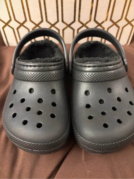 Black Sherpa Lined CROCS