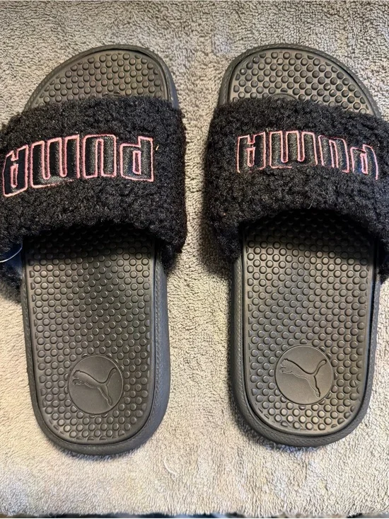 PUMA Black Sherpa Slides Pink Logo Youth Size 3 NWOT