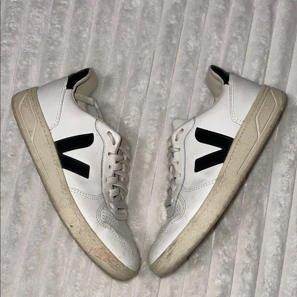 Veja Sneakers | Size 7 Women