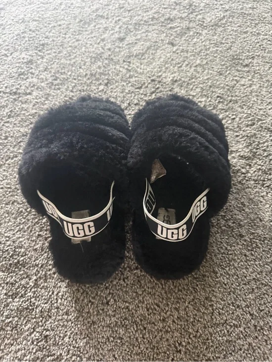 UGG Kids Black Fluff Logo-Back Slide