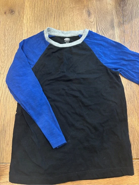 Old Navy long sleeve tee