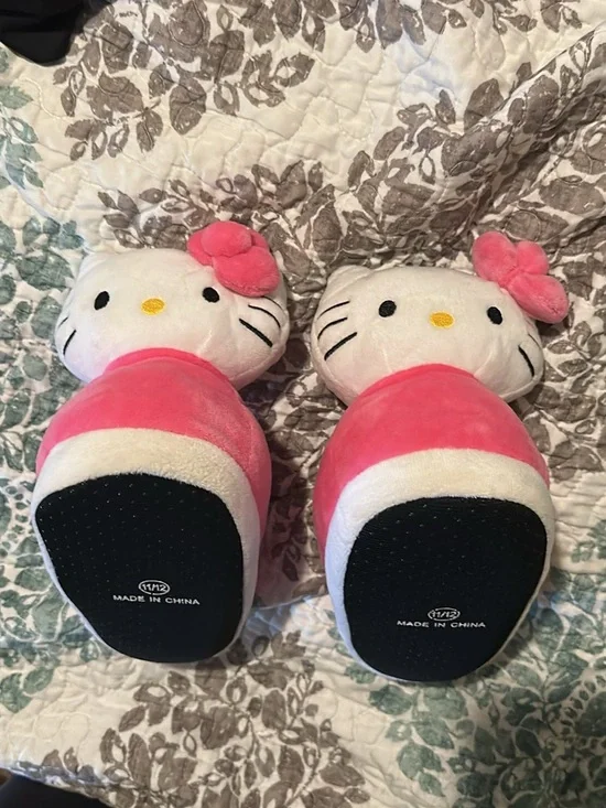 Girls 11/12 Hello Kitty Slippers