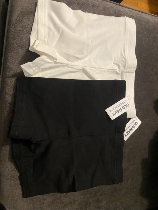 Old Navy girls size 6/7 s Black and White two pairs Bike Shorts NWT