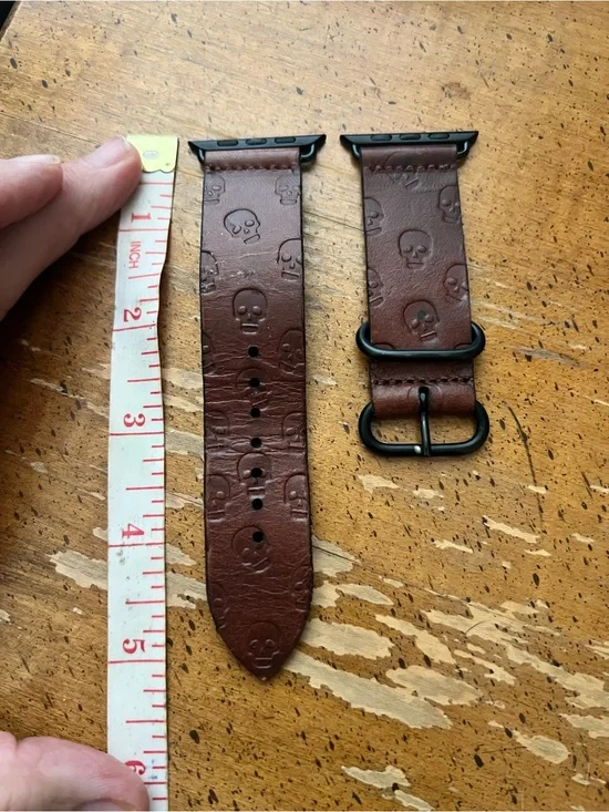 Brown leather skull Apple Watch band 45 mm