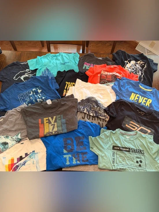 18 Assorted Boys' Graphic Tees - Old Navy, Under Armor, Xersion, Size Med/8-10