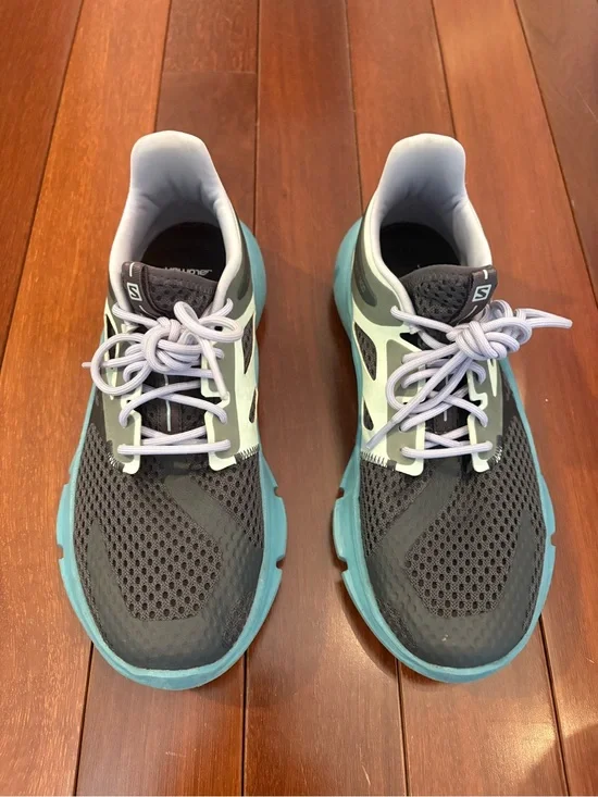Salomon Women's Sneakers in Black, Teal, Light Green