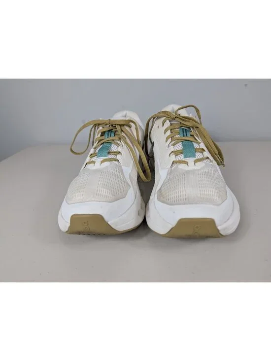 On cloud cloud runner2 undyed green, white running shoes women's size 9.5