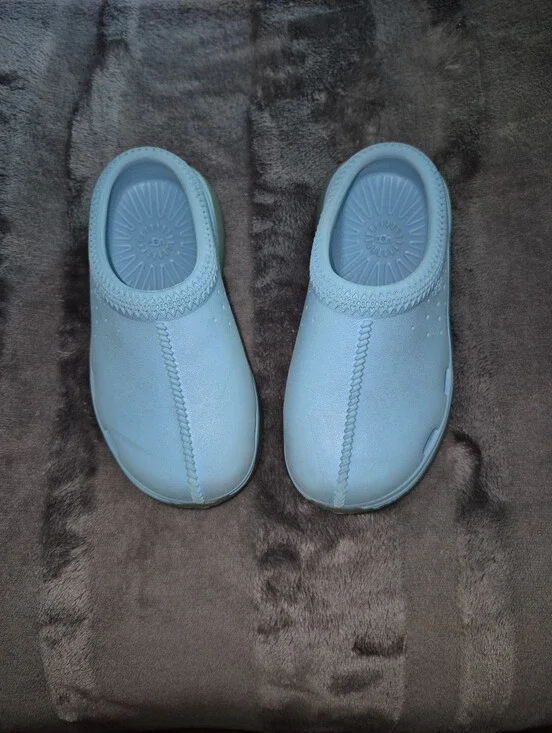 UGG 