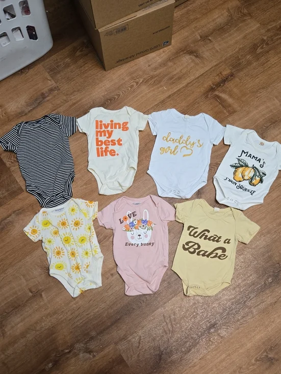☀️Lot Of 7 Assorted Brands Baby One-Piece Bodysuits 6-12mth