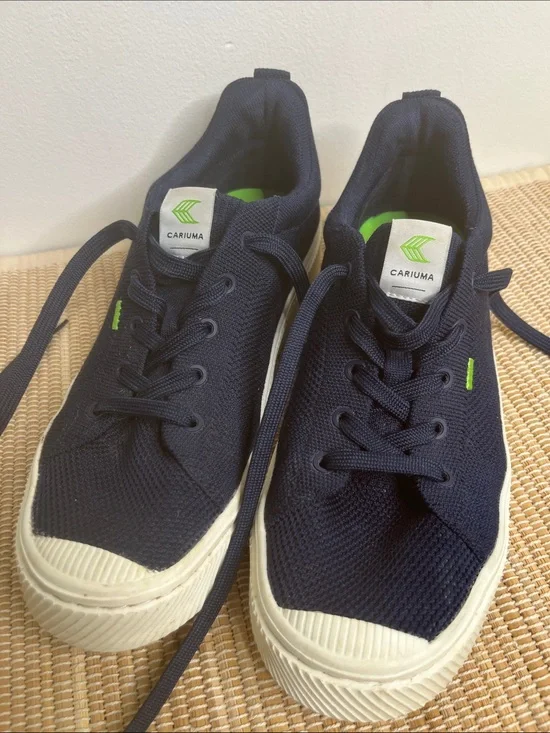 Cariuma IBI Low Navy Sneakers with Lime Green Accents and White Sole Size 9