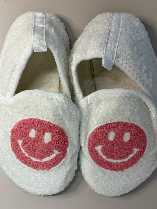 White Plush Smiley Face Slippers