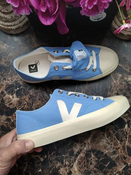 Veja Wata II Low Canvas Comfort/Lifestyle Shoes Size 40 EU 9 USA for Women