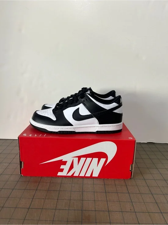 Nike Dunk Low GS ‘Panda’