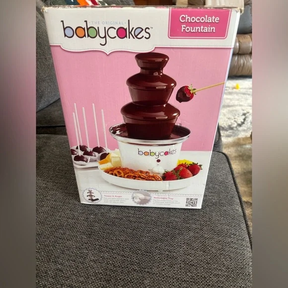 Babycakes Three-Tier Chocolate Fountain - Silver and White