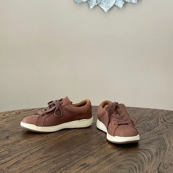 Earth Women's Sneakers in Brown and White