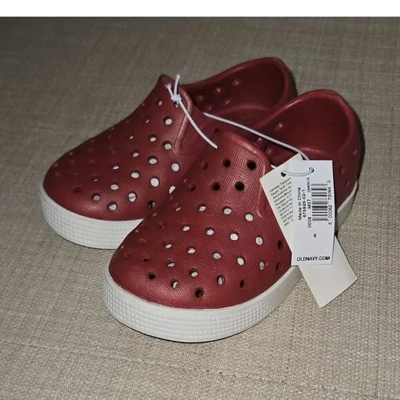 Old Navy Unisex Kids Red/White Slip-On Casual Shoes US 6 Low Top Round Toe