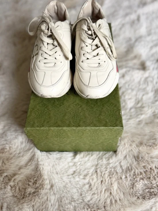 Gucci Cream Leather Low-Top Sneakers with Red Accent