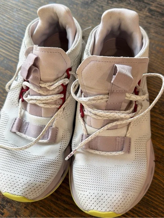 On Cloudnova women running sneakers sz 6.5