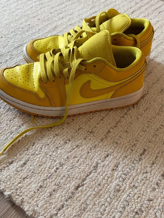 Jordan Low-Top Sneakers in Bright Yellow