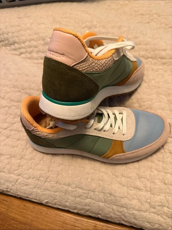 Multicolor Women's Retro Runner Sneakers - Pastel Green & Blue