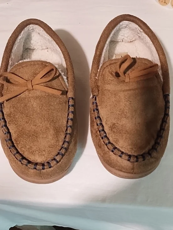 Cozy Suede Moccasin Slippers in Chestnut Brown Kids 13/1. VGC.