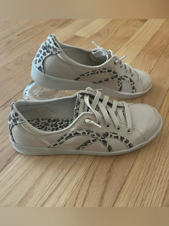 Skechers Women's Madison Ave Her Instinct Cheetah Print Shoes Sneakers Size 7.5