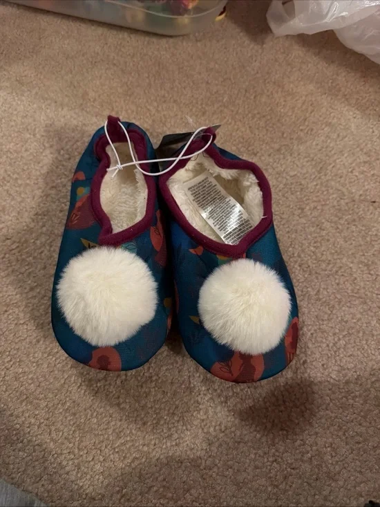 NWT Disney Store Frozen 2 slippers kids featuring teal floral pattern Size 13/1