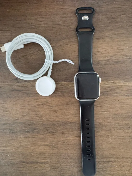 Starlight Apple Watch SE 2nd Generation  w/ USB-C charger and 11 bands