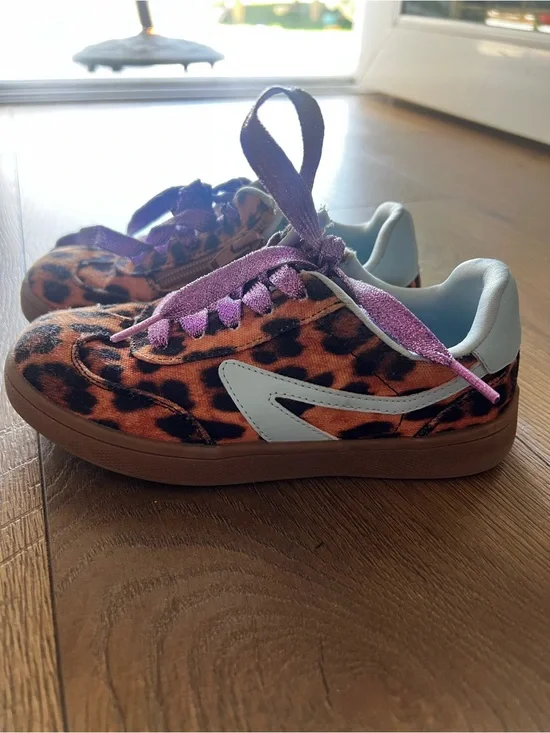 DV by Dolce Vita Kids Veranda Leopard Print Sneakers with Sparkle Purple Laces