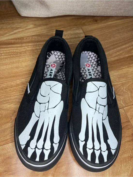 Airwalk Kids Skeleton Slip-On Sneakers Black White Canvas Shoes Size 3