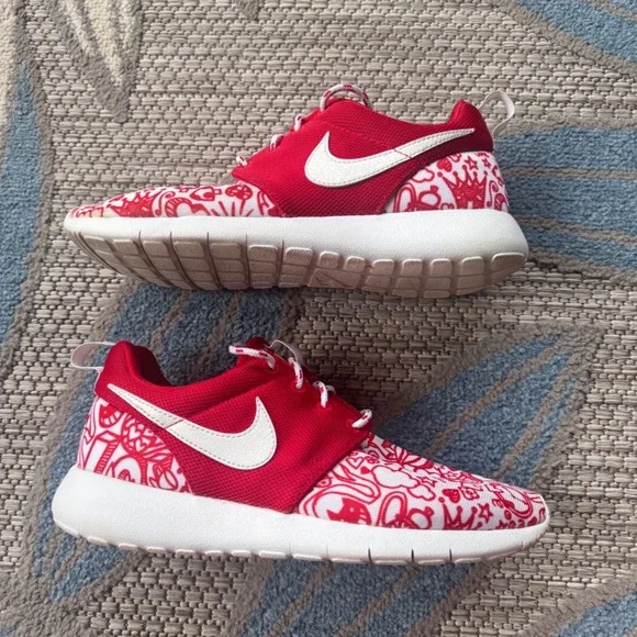 Nike Roshe One Print GS Valentines Day Athletic Sneaker Youth Size 5.5Y
