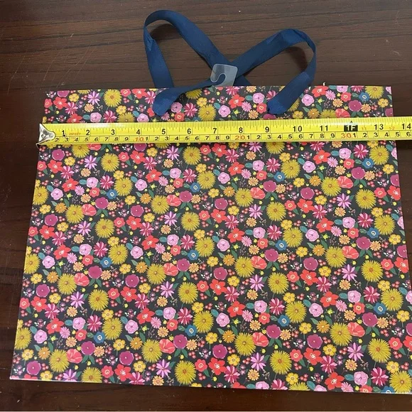 Free item: Molly & Rex gift bag