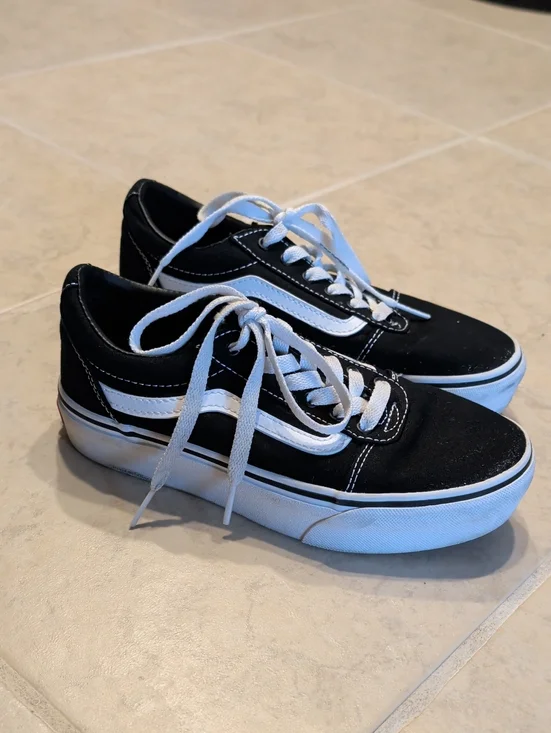 Girls Vans Old Skool Sneakers
