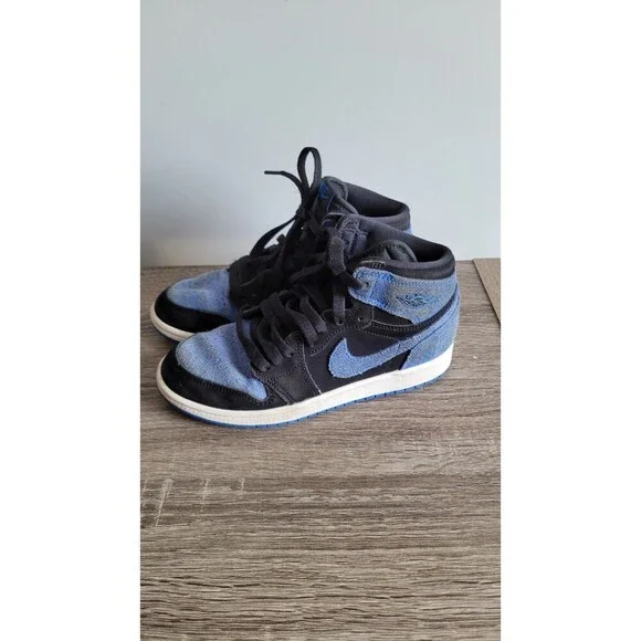 Nike Air Jordan 1 Retro High OG Shoes Suede FD1413 042  Youth Kid Sz 3Y