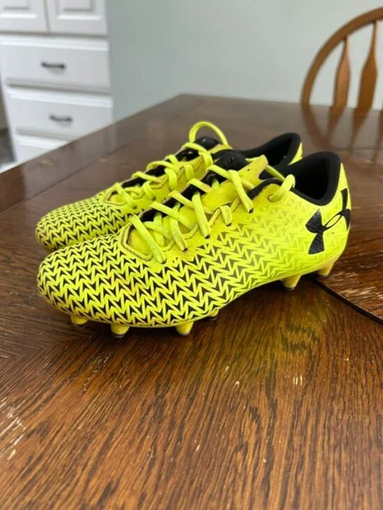 Under Armour Clutch Fit Force 3.0 FG Soccer Cleats - Size 1.5Y