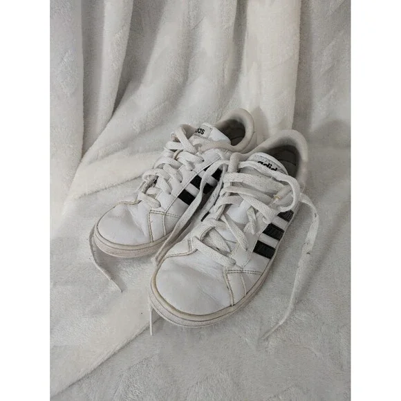Youth Adidas Cloudfoam Classic Sneakers - Size 3