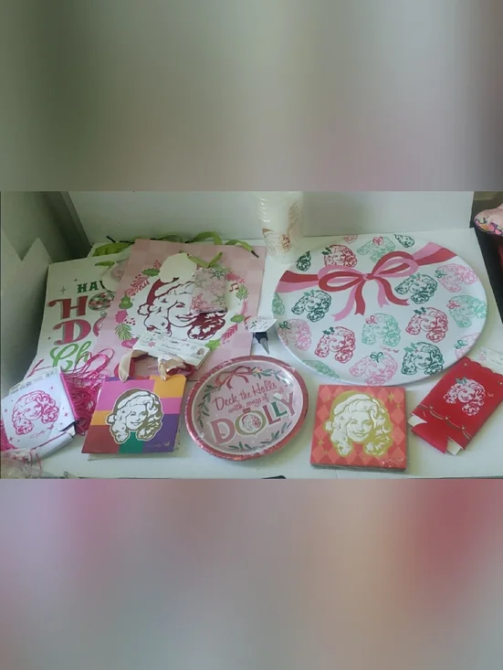 Dolly Parton Holidays Party Set 10 Items New
