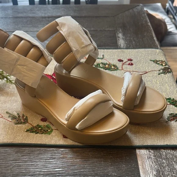NWT CULT GAIA SANDALS 38.5