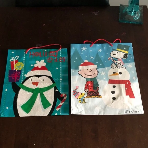 🍄 Holiday Cheer Penguin & Peanuts Snowman Gift Bag Set