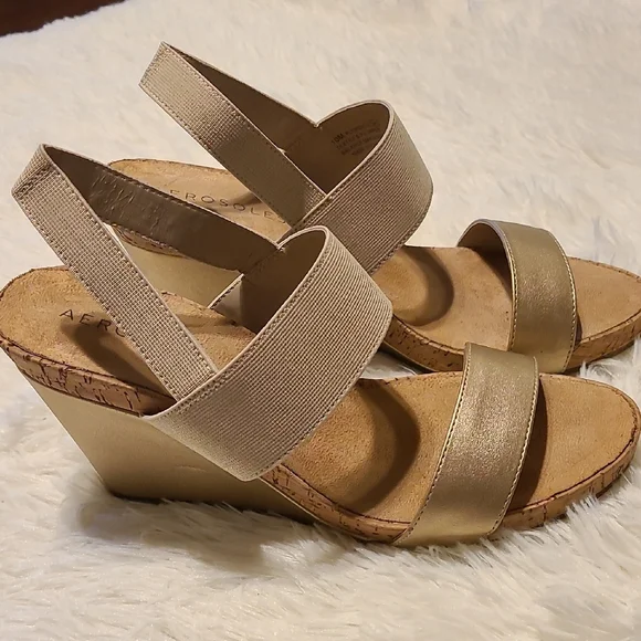 AEROSOLES Women's Gold and Tan Wedge‎ 4