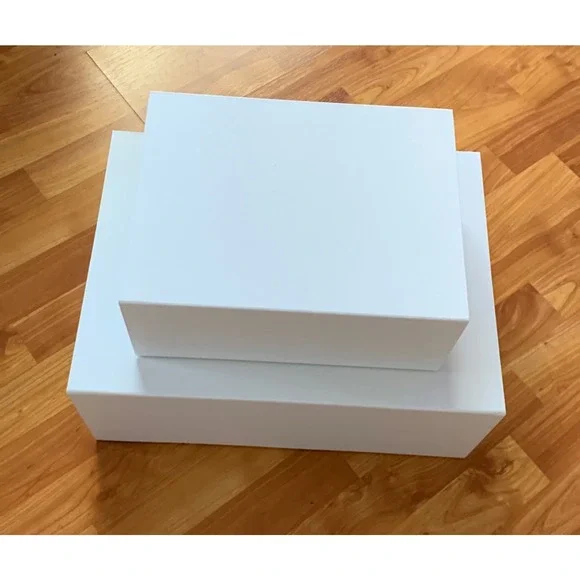 Bundle of 2 gift‎ wrapping white boxes