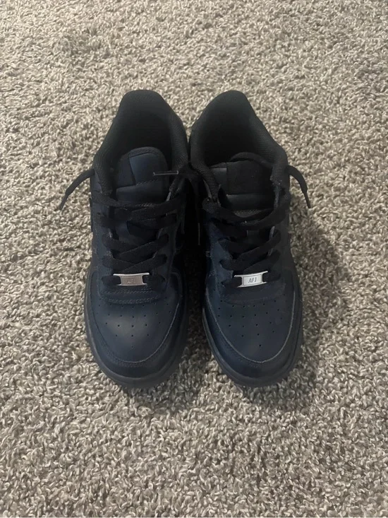 Men's Navy Low-Top Sneakers - Casual Comfort