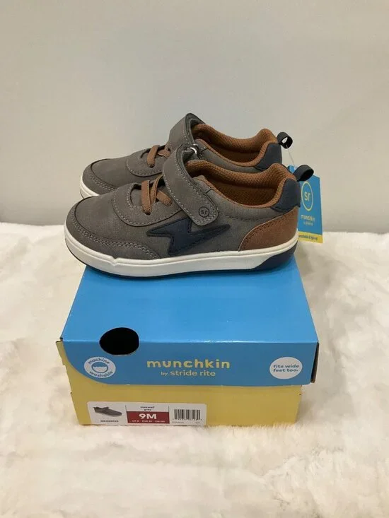 Munchkin by Stride Rite Boy's Maxwell Grey Sneakers 9M (Little Boy) New in Box
