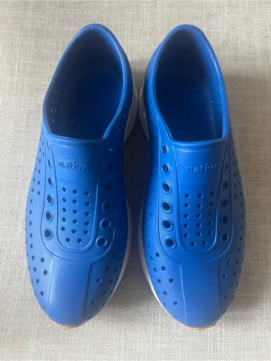 Native Boys/Kids outdoors Blue Slip-On Perforated Casual Shoes, size 4