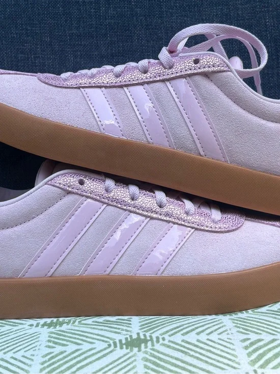 Adidas girl’s soft Pink with shimmering pink Sneakers youth 4.5, women’s 5.5
