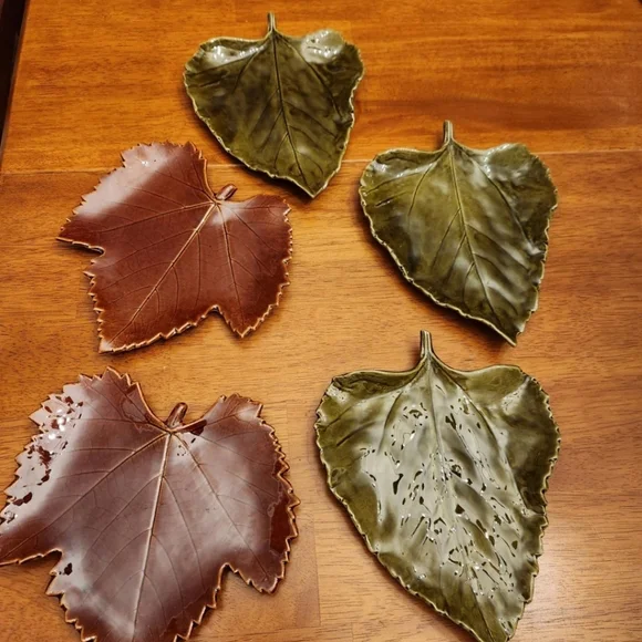 Crate And Barrel Set Of 5 Leaf Shaped Appetizer Plates 6”