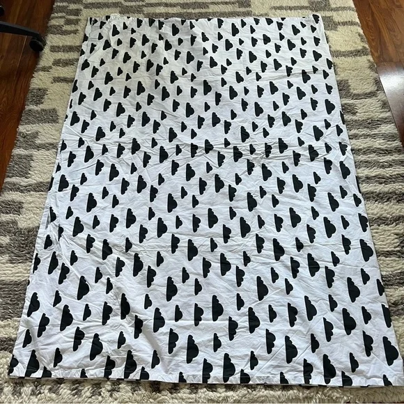 Crate&Kids White Black Clouds Twin XL Flat‎ Sheet Bedroom
