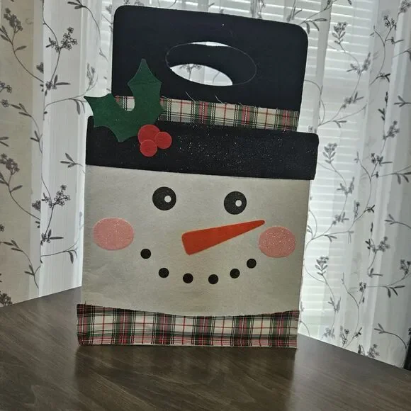 Whimsical Snowman Felt Gift Bag - Festive Holiday Decor with Plaid Accents
