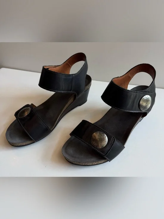 Taos Carousel 2 Women’s 9-9.5 EU 40 Black Leather Wedge Sandal Ankle Strap 3209