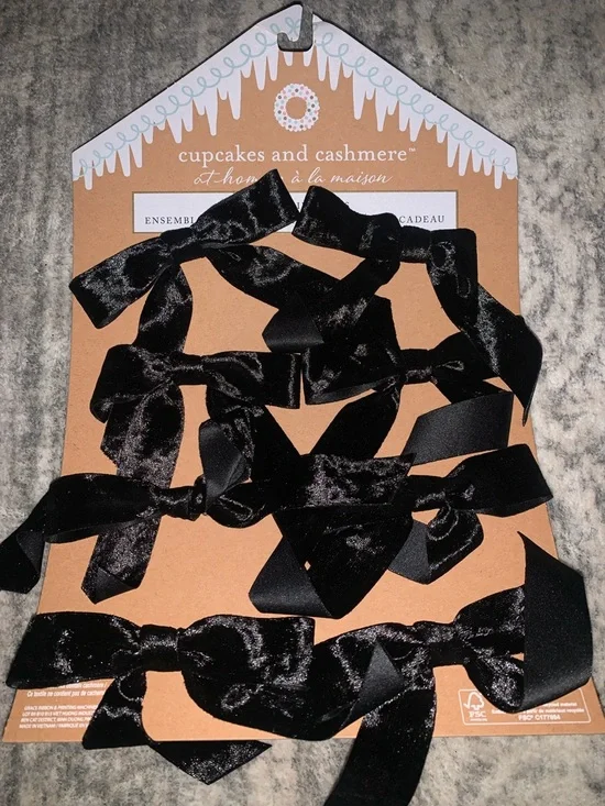 🆕- Cupcakes & Cashmere Black Velvet Gift Bows - Set of 8